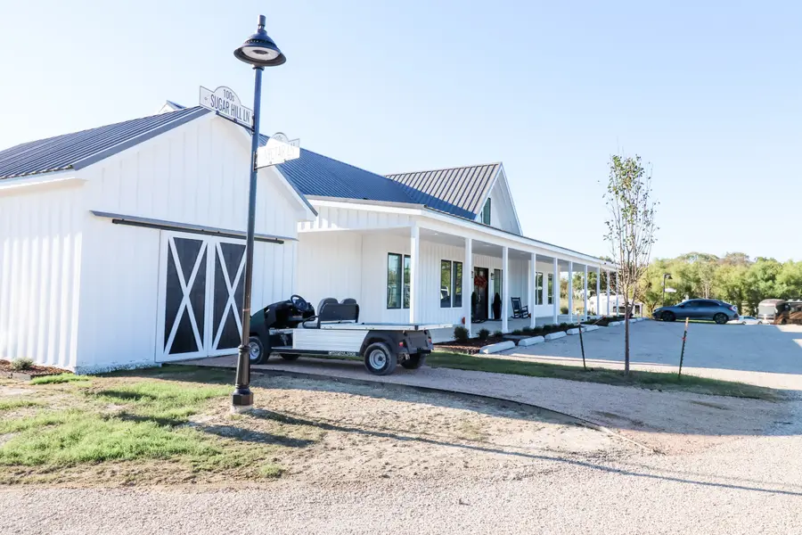 Farmhouse at Sugar Hill RV Resort, Anna, TX